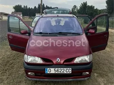 Usado Renault Scénic Authentique 115 CV (84 kW) 2003 Rojo Monovolumen