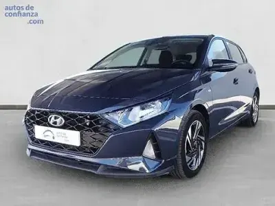 Usado Hyundai i20 100 CV (73 kW) 2022 Gris Utilitario