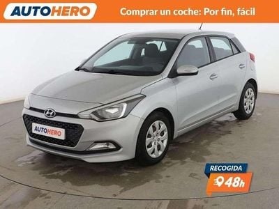 Usado Hyundai i20 84 CV (61 kW) 2015 Plateado Utilitario