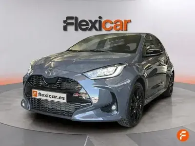 Usado Toyota Yaris Sport 130 CV (95 kW) 2025 Gris Utilitario