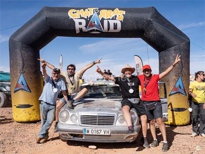 Gris / plata Usado 1997 Mercedes E300 Elegance Berlina | 3500 €