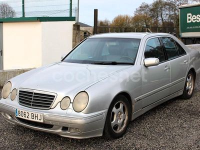 Usado Mercedes E320 Avantgarde 197 CV (144 kW) 2001 Gris / plata Berlina