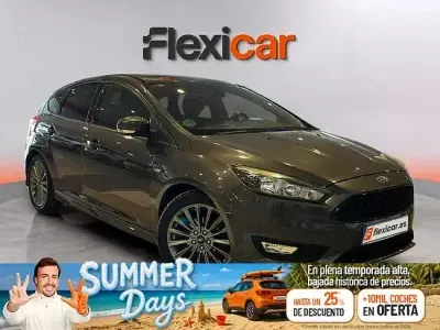 Usado Ford Focus ST-Line 120 CV (88 kW) 2018 Gris Berlina