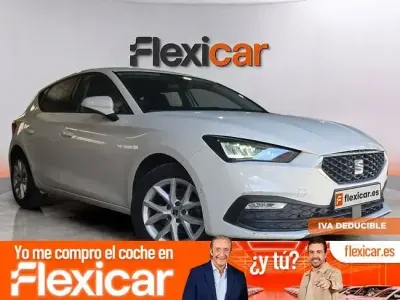 Usado Seat Leon Style 130 CV (95 kW) 2023 Blanco Familiar