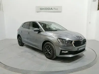 Usado Skoda Fabia Selection 115 CV (84 kW) 2025 Gris / plateado Berlina