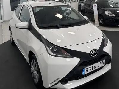 Usado Toyota Aygo X-cite 70 CV (51 kW) 2017 Blanco Utilitario