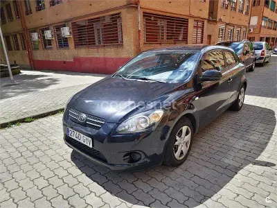 Usado Kia ProCeed 90 CV (66 kW) 2010 Negro Utilitario