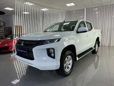 Usado Mitsubishi L200 150 CV (110 kW) 2022 Blanco Pickup/Camioneta