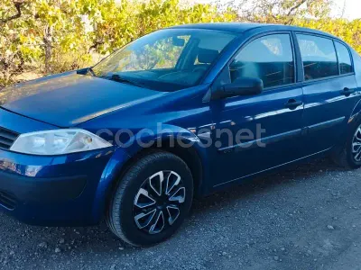 Begagnad Renault Mégane Authentique 80 HK (58 kW) 2005 Blå Sedan