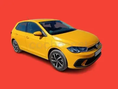 Usado VW Polo Life 95 CV (69 kW) 2022 Amarillo Utilitario