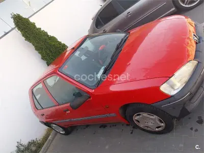 Usado Peugeot 106 58 CV (42 kW) 1998 Rojo Utilitario