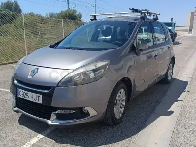Usado Renault Grand Scénic III Dynamique 110 CV (80 kW) 2012 Gris / plata Monovolumen