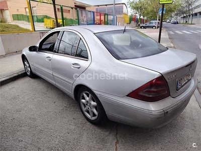Usado Mercedes E270 Classic 170 CV (125 kW) 2002 Gris / plata Berlina