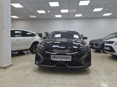 Usado Kia Ceed 141 CV (103 kW) 2024 Negro Utilitario