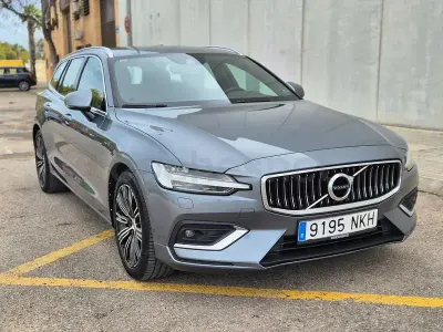 Usado Volvo V60 Inscription 190 CV (139 kW) 2019 Gris / plata Familiar