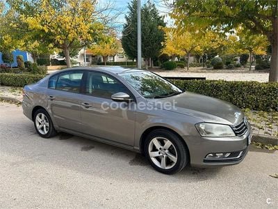 Usado VW Passat 105 CV (77 kW) 2011 Beige Berlina