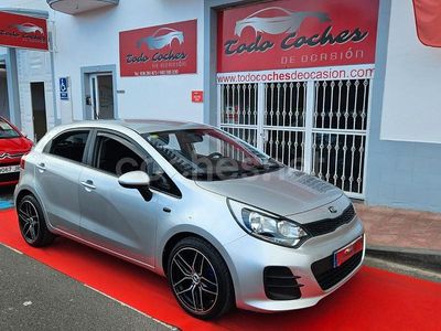 Usado Kia Rio 84 CV (61 kW) 2016 Gris / plata Berlina