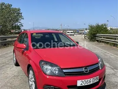 Usado Opel Astra Cosmo 150 CV (110 kW) 2005 Rojo Berlina
