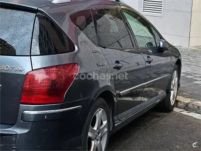 Usado Peugeot 407 Premium 136 CV (100 kW) 2007 Beige Familiar