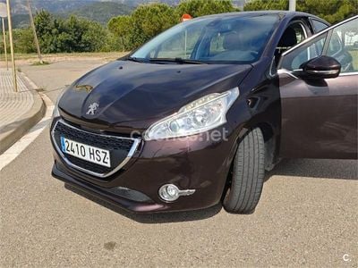 Occasion Peugeot 208 Allure 92 PK (67 kW) 2013 Rood Hatchback
