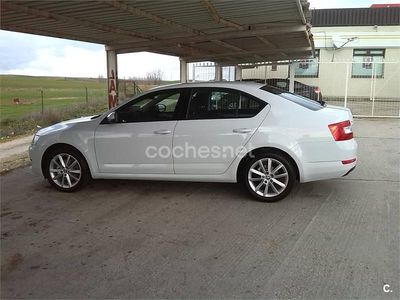 Usado Skoda Octavia Ambition 150 CV (110 kW) 2015 Blanco Utilitario