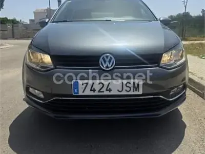 Usado VW Polo 75 CV (55 kW) 2016 Verde Berlina