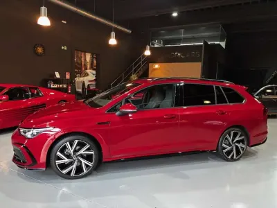 Usado VW Golf VIII R-line 150 CV (110 kW) 2023 Rojo Familiar