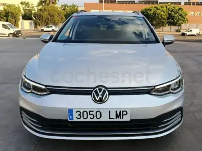 Usado VW Golf VIII Life 115 CV (84 kW) 2021 Gris / plata Familiar