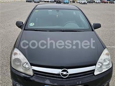 Usado Opel Astra GTC Sport 100 CV (73 kW) 2006 Negro Berlina