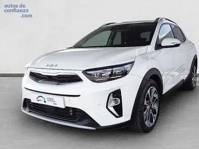 Käytetty Kia Stonic Style 100 HP (73 kW) 2023 Valkoinen Katumaasturi