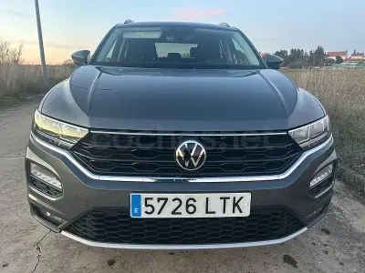Usado VW T-Roc Advance 150 CV (110 kW) 2022 Gris / plata SUV