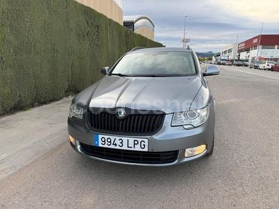 Usado Skoda Superb 260 CV (191 kW) 2013 Gris / plata Familiar