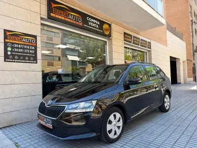 Usado Skoda Fabia Active 95 CV (69 kW) 2019 Negro Utilitario