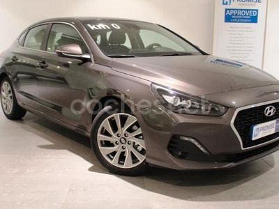 Usado Hyundai i30 120 CV (88 kW) 2023 Gris / plata Berlina