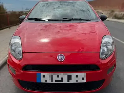 Usado Fiat Punto S 77 CV (56 kW) 2018 Rojo Utilitario