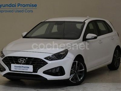 Usado Hyundai i30 110 CV (80 kW) 2024 Blanco Berlina