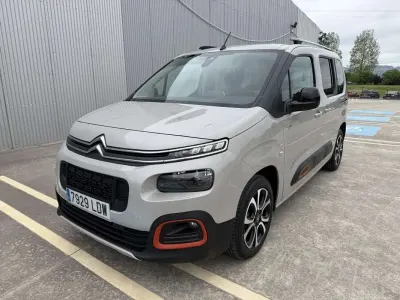 Usado Citroën Berlingo Shine 131 CV (96 kW) 2020 Beige Monovolumen