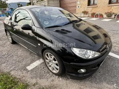 Usado Peugeot 206 138 CV (101 kW) 2001 Negro Descapotable