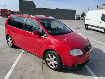 Usado VW Touran Highline 140 CV (102 kW) 2006 Rojo Monovolumen