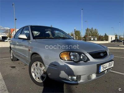 Gris / plata Usado 2002 Kia Shuma Utilitario | 2490 €