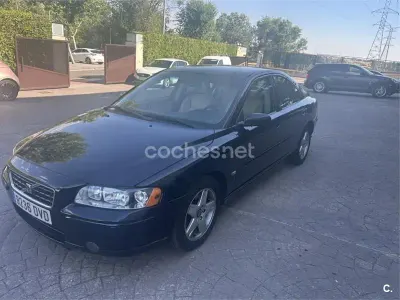Usado Volvo S60 Momentum 140 CV (102 kW) 2006 Negro Berlina
