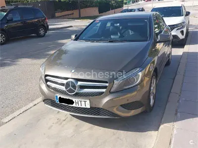 Usado Mercedes A180 Urban 109 CV (80 kW) 2013 Beige Berlina