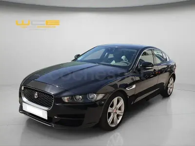 Usado Jaguar XE Pure 180 HP (132 kW) 2015 Preto Sedan