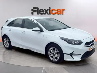Käytetty Kia Ceed 136 HP (100 kW) 2023 Valkoinen Viistoperä