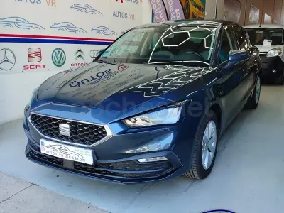 Usado Seat Leon Reference 110 CV (80 kW) 2020 Gris / plata Berlina