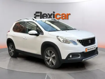 Usado Peugeot 2008 Allure 131 CV (96 kW) 2019 Blanco SUV