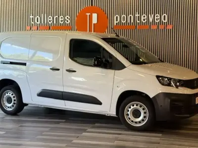 Usado Peugeot Partner Premium 102 CV (75 kW) 2023 Blanco Monovolumen