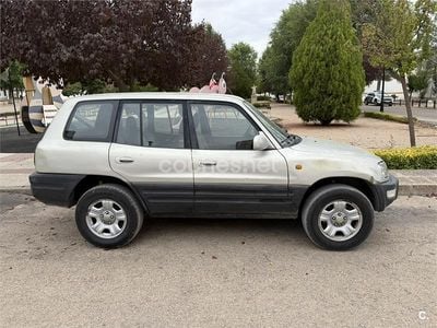Usado Toyota RAV4 128 CV (94 kW) 1999 Gris / plata SUV