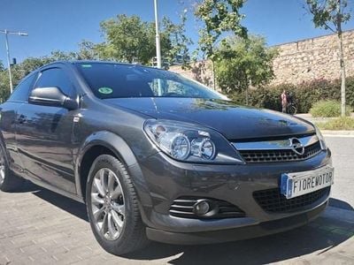 Usado Opel Astra GTC Energy 115 CV (84 kW) 2011 Gris Utilitario