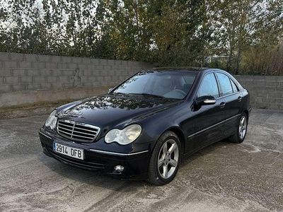 Negro Usado 2004 Mercedes C220 Avantgarde Berlina | 2900 €